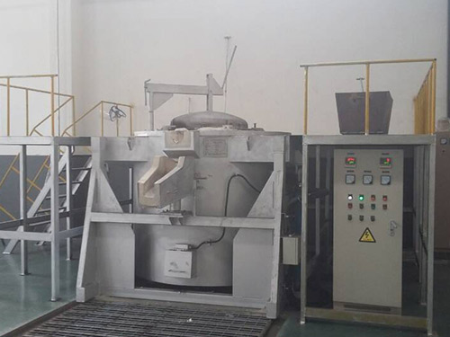 Tilting crucible furnace